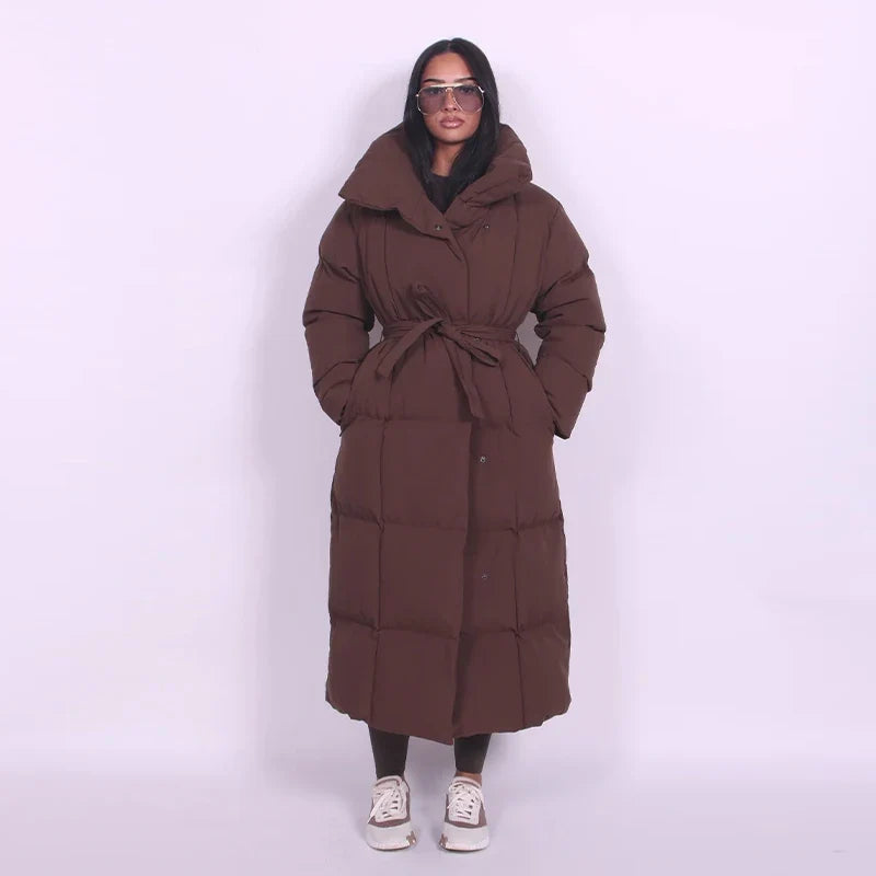 Damen Langer Steppmantel mit Gürtel und Kapuze oder Stehkragen