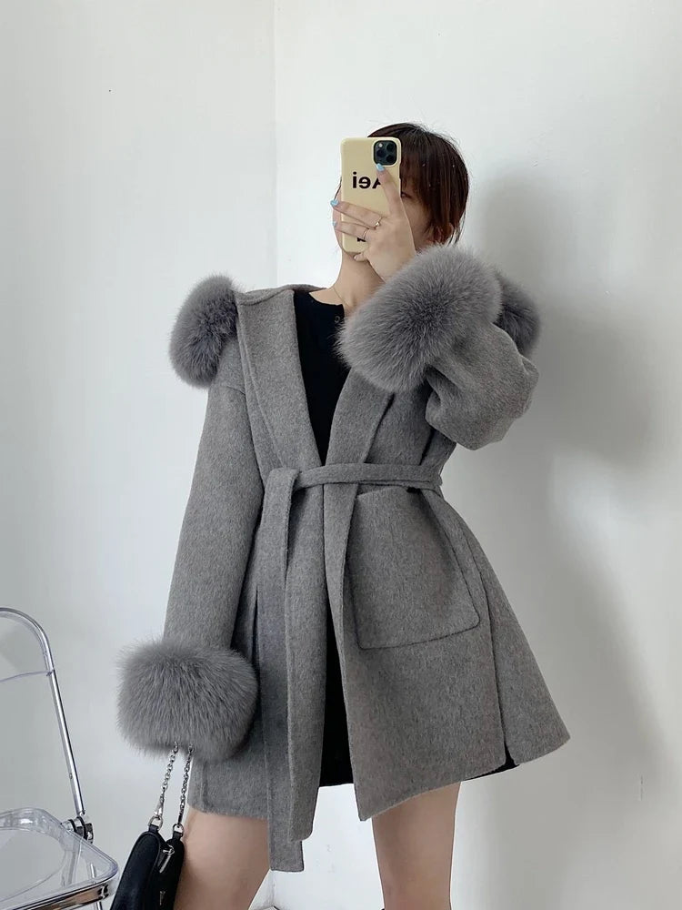 Damen Kurzmantel mit Kapuze und Pelzbesatz Hellbeige