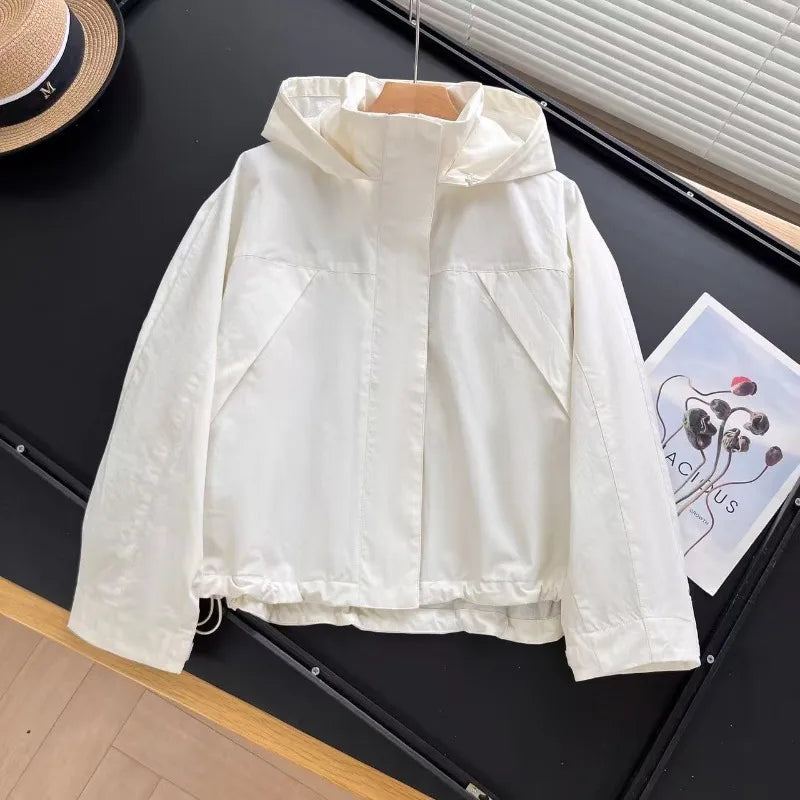 Kurze Kapuzenjacke mit hohem Kragen und Kordelzug, Weiß