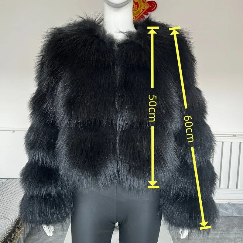 Kurze Damen Pelzjacke mit breitem Reverskragen in Braun- und Schwarztönen