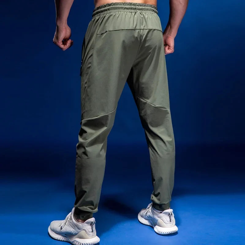 Herren Jogginghose Trainingshose Sportliche Freizeithose mit Gummibund und Bündchen