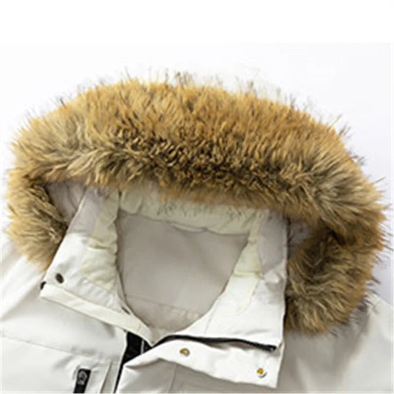 Winterparka mit Kunstpelzkapuze und mehreren Taschen
