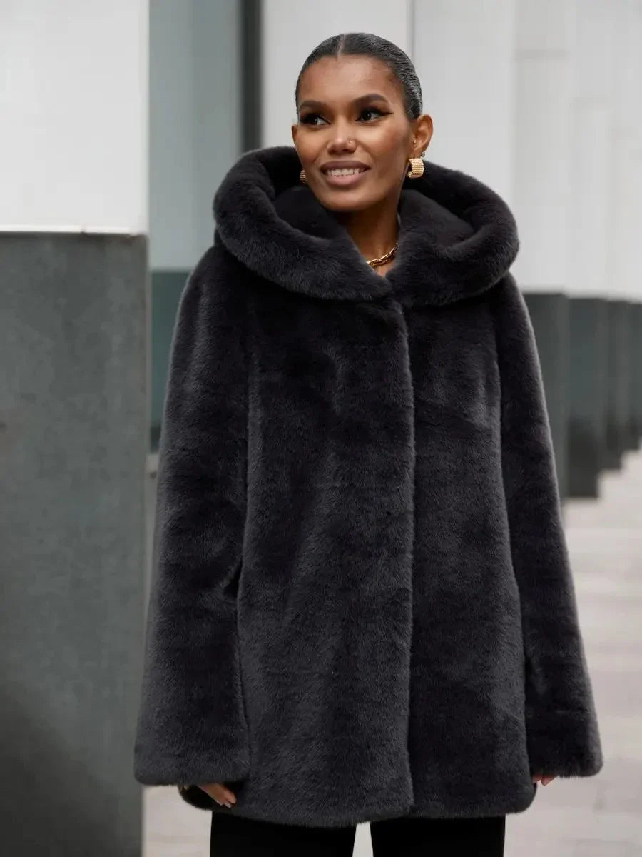 Damen Kurzmantel mit Kapuze – Weicher Faux-Fur-Look