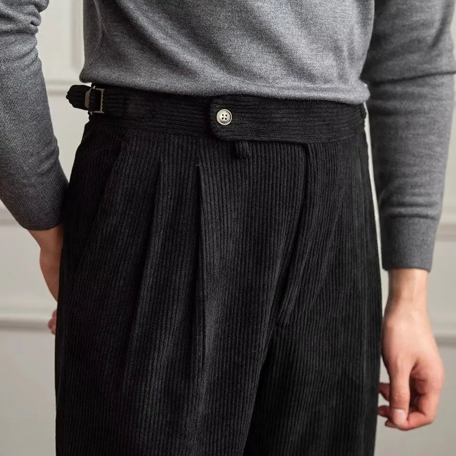 Herren Cordhose beige mit Bundfalten und Seitenschnalle, bequem