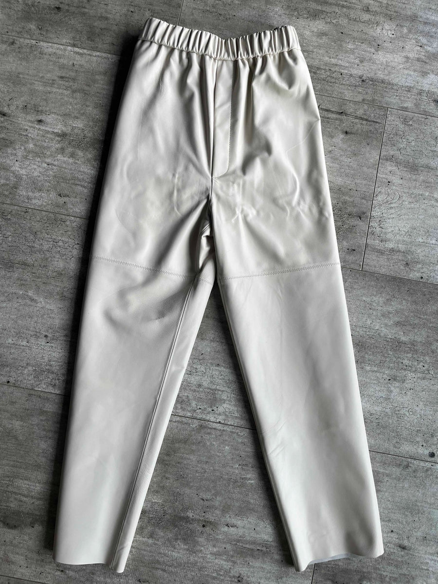Damesbroek van imitatieleer met elastische tailleband en cropped model