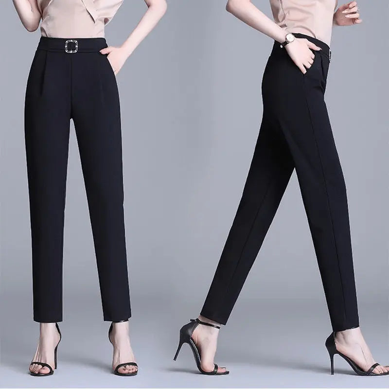 Dames pantalon met hoge taille en riemgesp, nauwsluitend gesneden