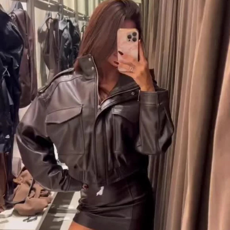 Damen Kurzjacke im Bomber-Stil mit Stehkragen und Taschen