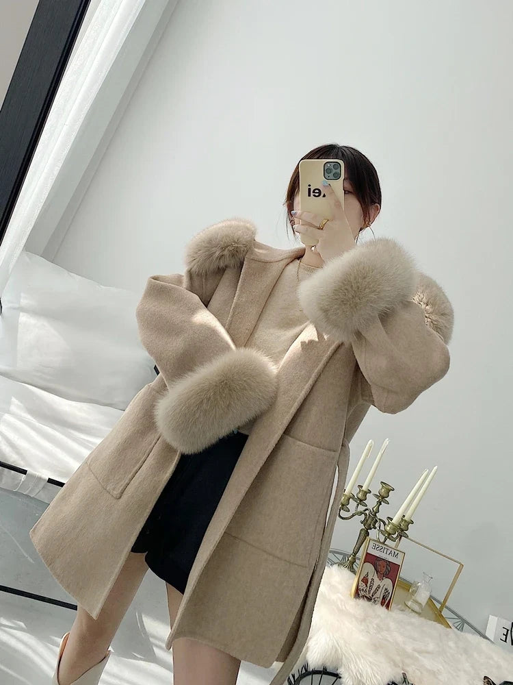 Damen Kurzmantel mit Kapuze und Pelzbesatz Hellbeige