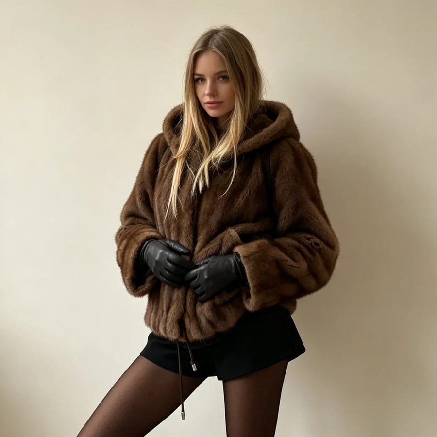 Kurze Damen Kunstpelz Jacke mit Kapuze – Dunkelbraun, weiches Material