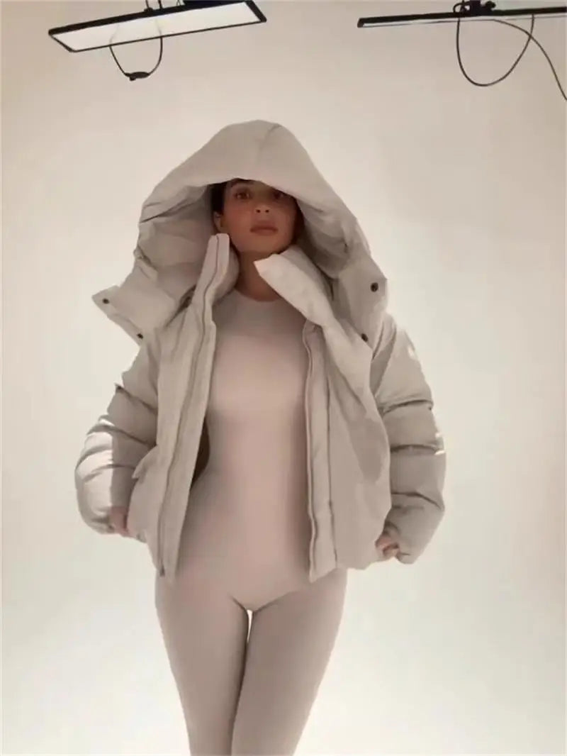 Kurze Steppjacke mit Kapuze für Damen