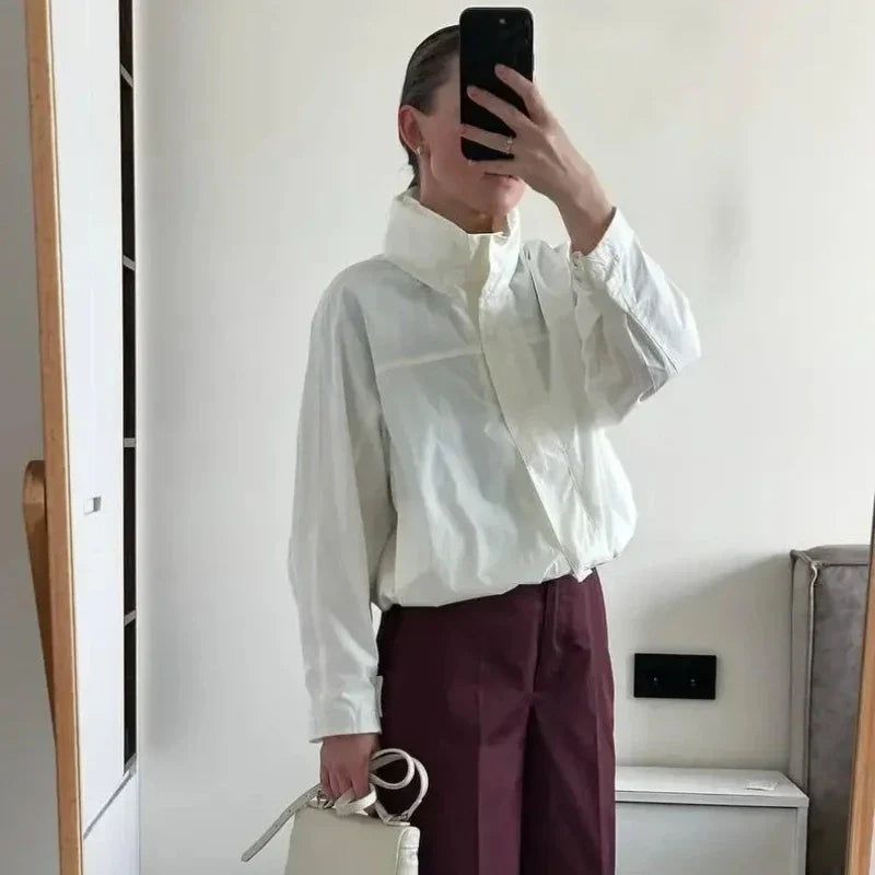 Kurze Kapuzenjacke mit hohem Kragen und Kordelzug, Weiß