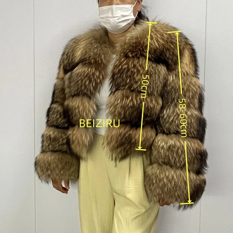 Kurze Damen Pelzjacke mit breitem Reverskragen in Braun- und Schwarztönen