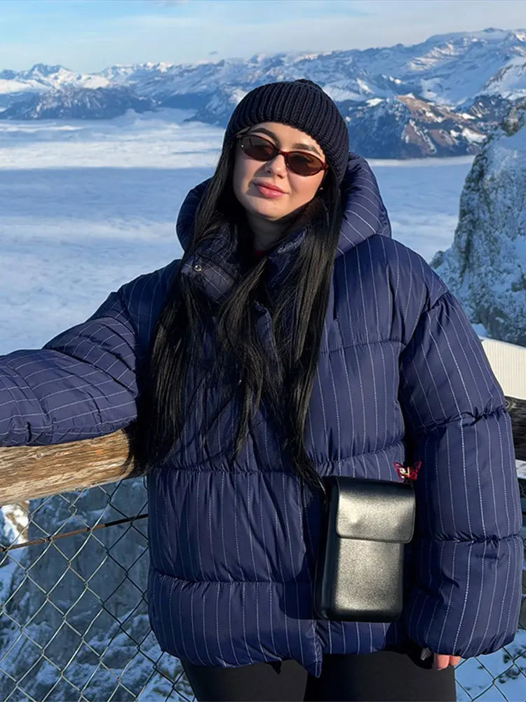 Damen Steppjacke mit Kapuze, Nadelstreifen, Schwarz