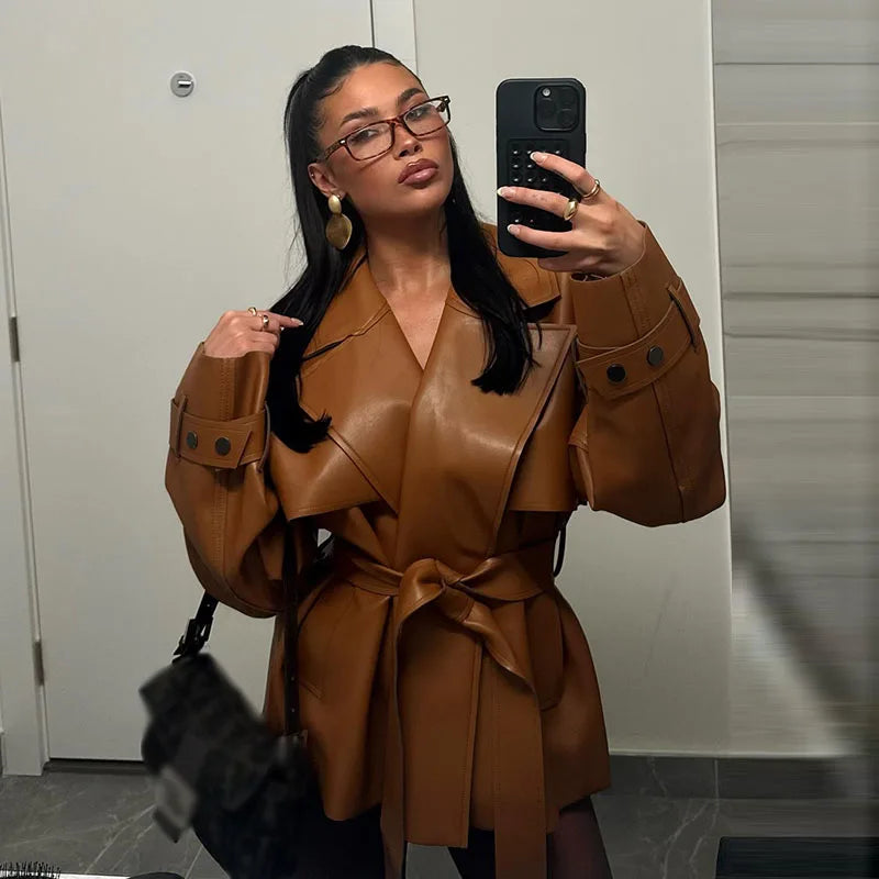 Damen Wickeljacke mit Bindegürtel, Lederoptik, Grün