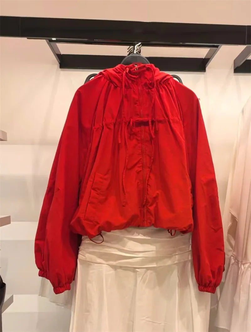Kurze Damen Windjacke mit Kapuze – Leicht & Lässig