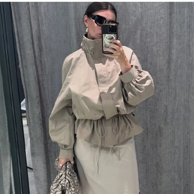 Damen Jacke Beige mit Tunnelzug Ballonärmel Stehkragen Kurz Übergangsjacke