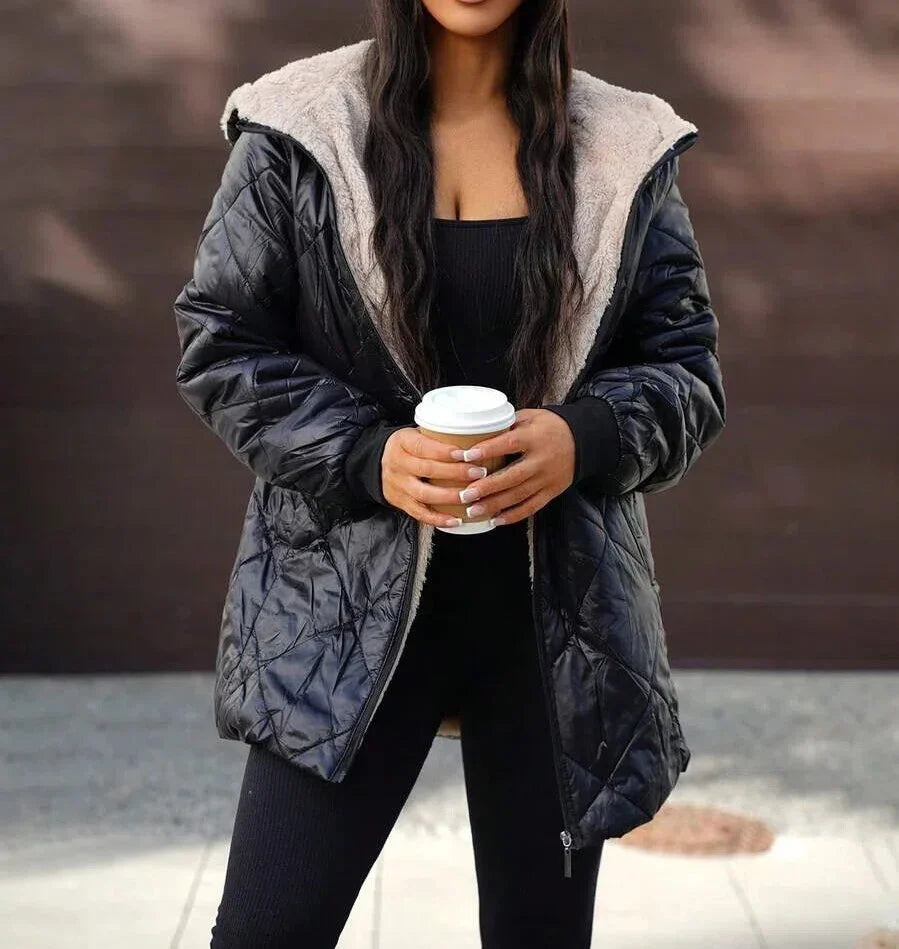 Steppjacke Damen Schwarz mit Kapuze und Teddyfutter