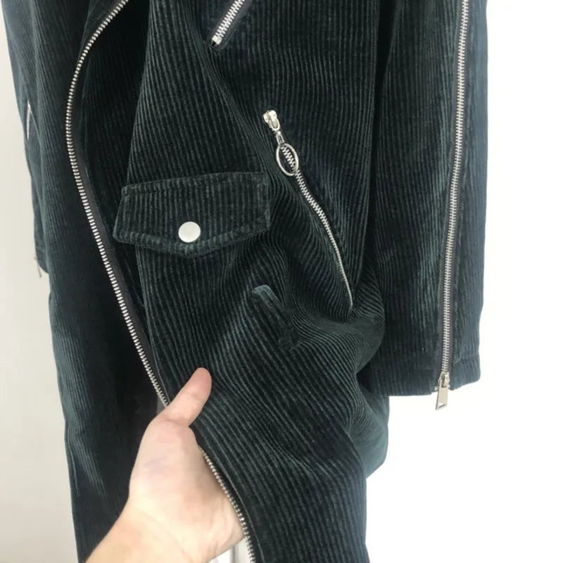 Grüner Cord Mantel mit Reißverschlüssen und Nieten, langer Schnitt