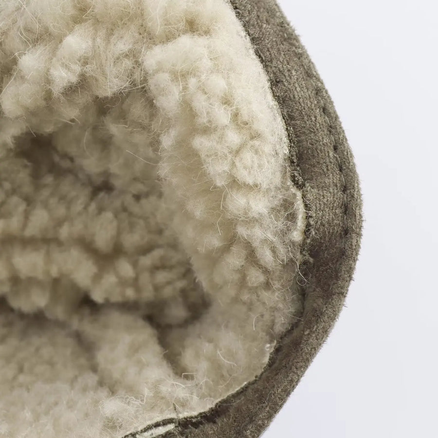 Kurze Kapuzenjacke olivgrün mit Teddyfutter Reißverschluss