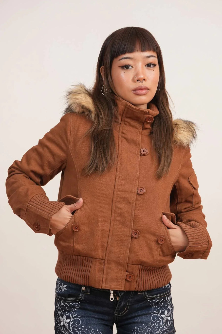 Damen Jacke mit Kapuze und Fellimitatbesatz, Kurz geschnitten