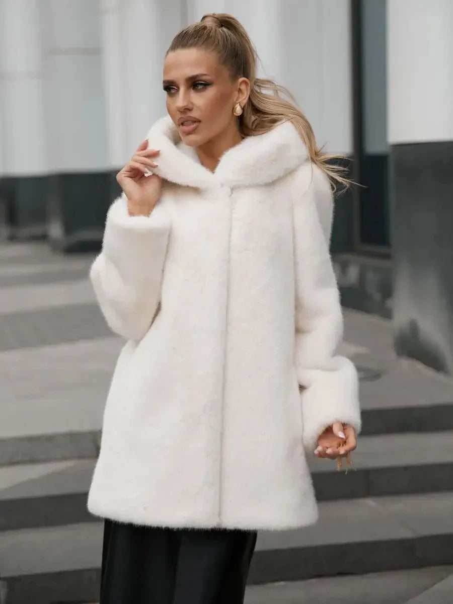 Damen Kurzmantel mit Kapuze – Weicher Faux-Fur-Look