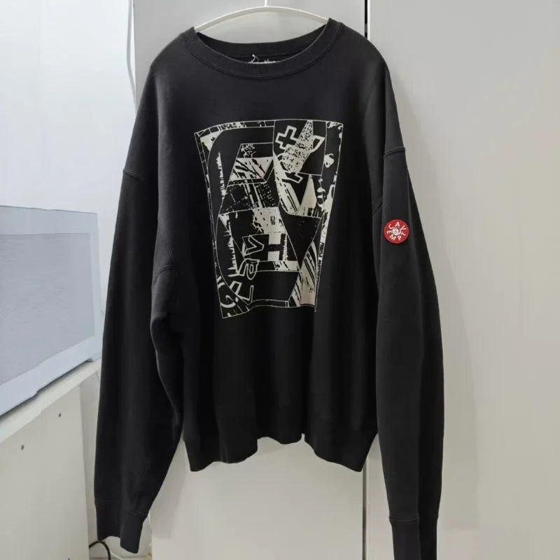 Uniseks sweatshirt met lange mouwen, ronde hals, grafische print en patch op de mouw