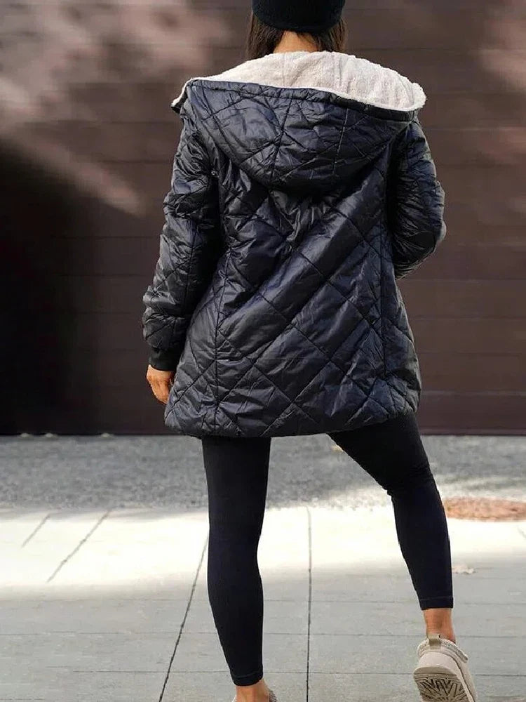Steppjacke Damen Schwarz mit Kapuze und Teddyfutter