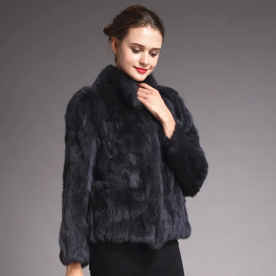 Damen Kurzmantel aus flauschigem Material mit Stehkragen