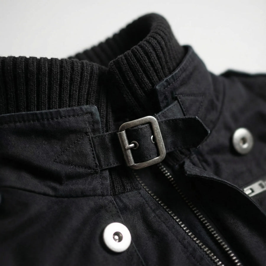 Damen Jacke Schwarz mit hohem Kragen und Schnallendetails