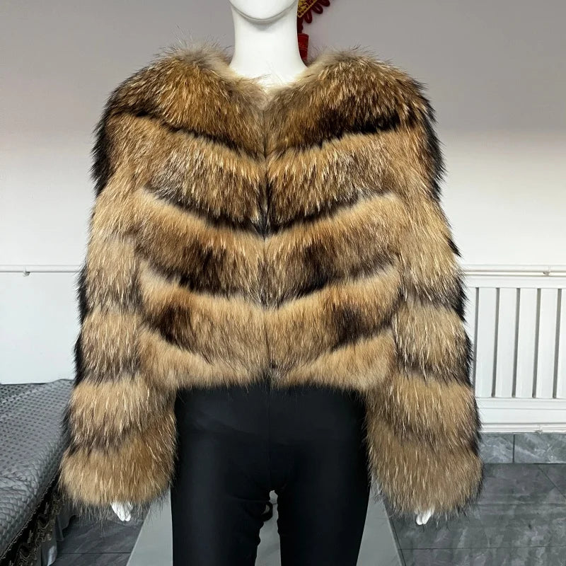 Kurze Damen Pelzjacke mit breitem Reverskragen in Braun- und Schwarztönen