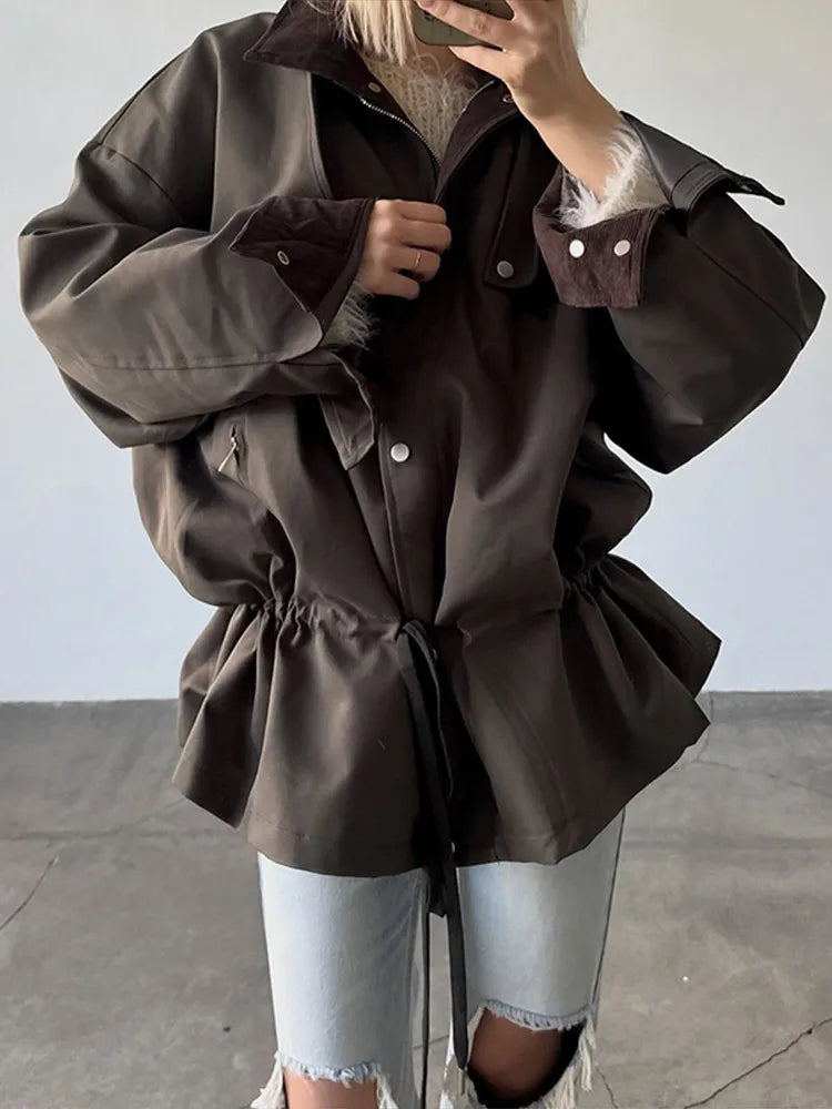 Damen Jacke mit Kordelzug in der Taille und Kontrastkragen - Freizeit Blouson