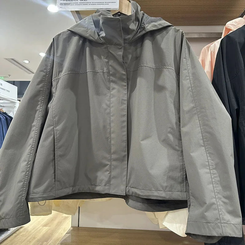 Kurze Kapuzenjacke mit hohem Kragen und Kordelzug, Weiß