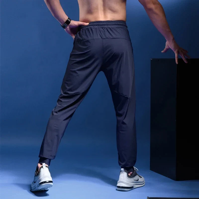 Herren Jogginghose Trainingshose Sportliche Freizeithose mit Gummibund und Bündchen