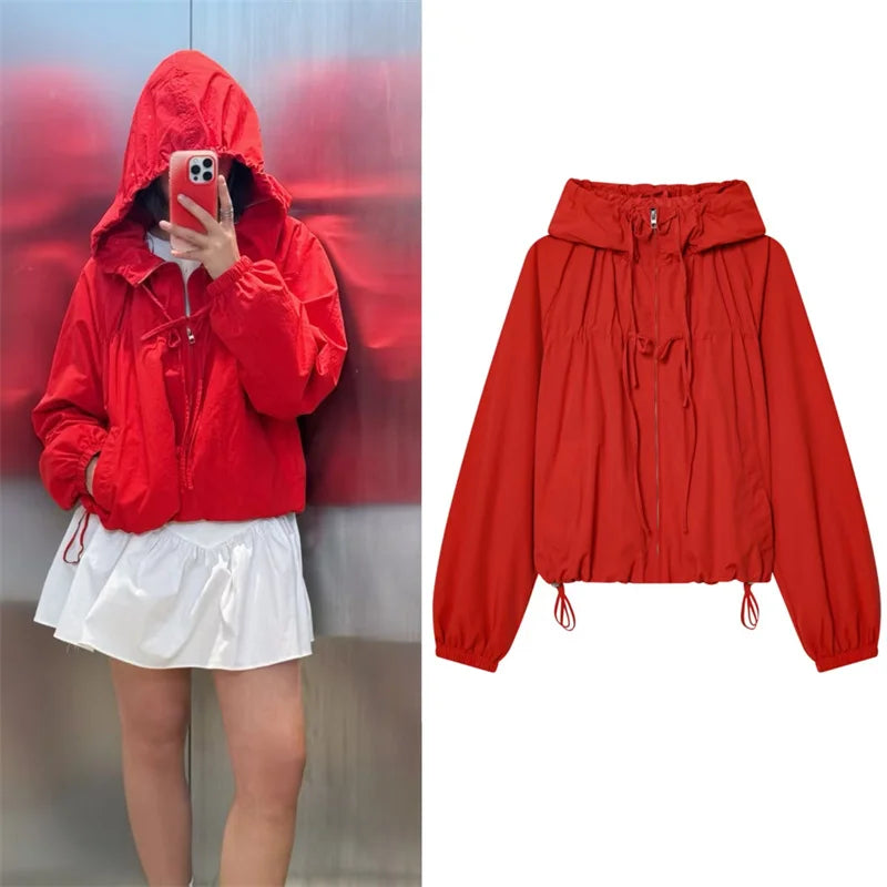 Kurze Damen Windjacke mit Kapuze – Leicht & Lässig
