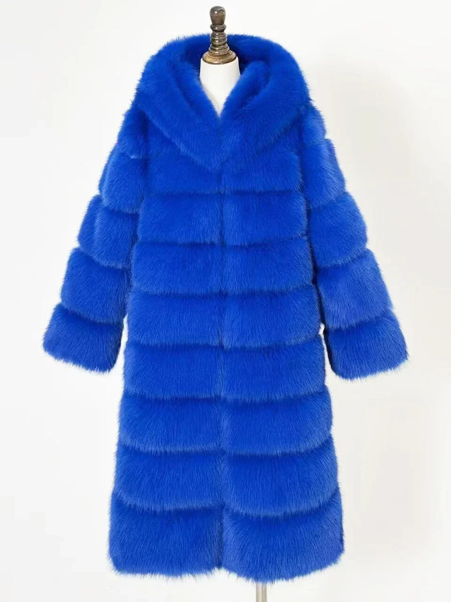 Damen Kapuzen Wintermantel aus Kunstfell in Blau mit horizontalen Segmenten