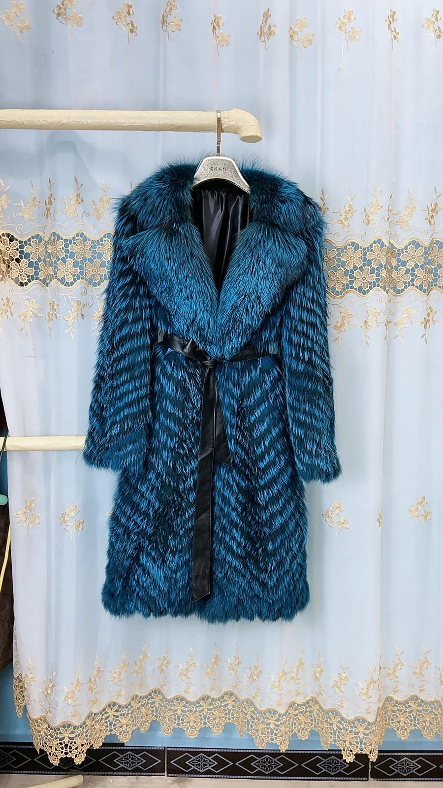 Damen Langer Mantel mit Pelz-Optik im Chevron-Muster