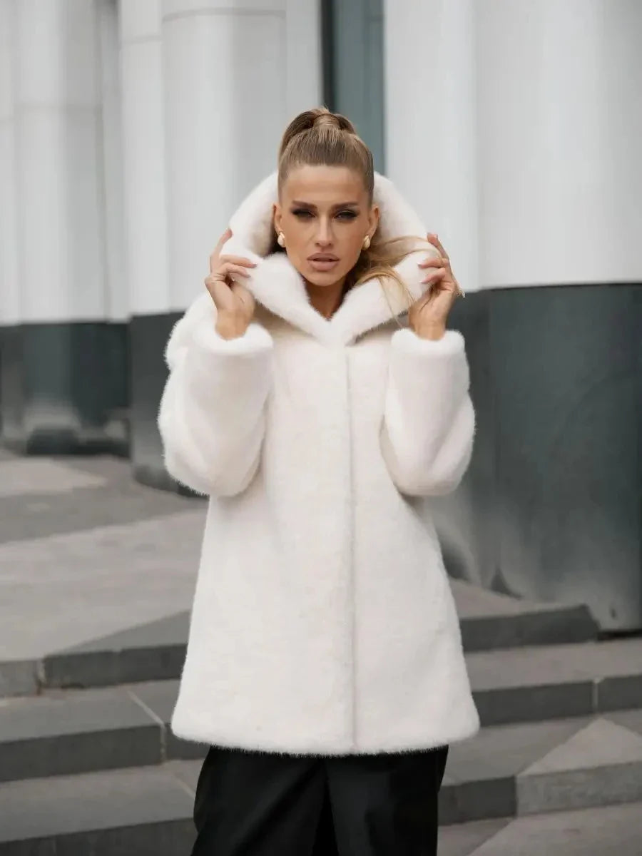 Damen Kurzmantel mit Kapuze – Weicher Faux-Fur-Look