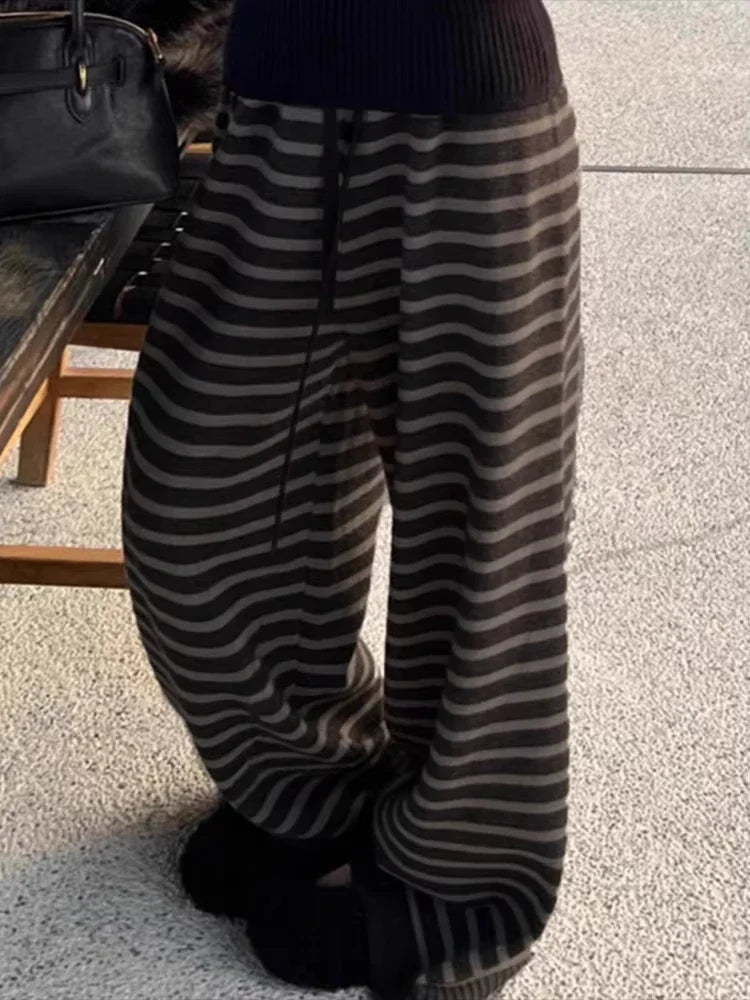 Zwart-grijs gestreepte loungewearbroek voor dames met wijde pijpen en gebreide tailleband