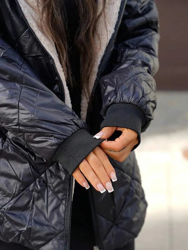 Steppjacke Damen Schwarz mit Kapuze und Teddyfutter