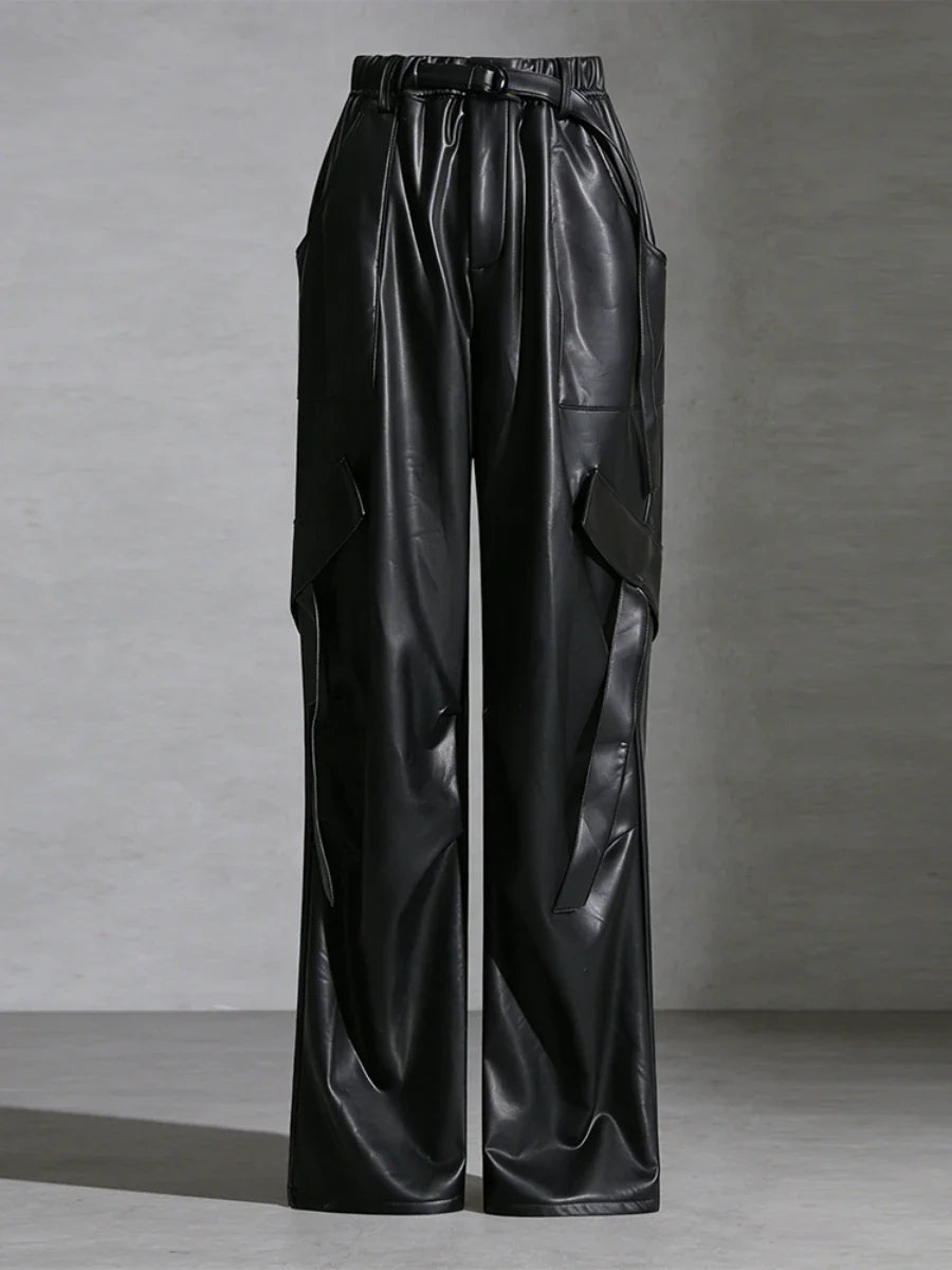 Cargobroek voor dames met wijde pijpen, zwarte glanzende look en hoge taille