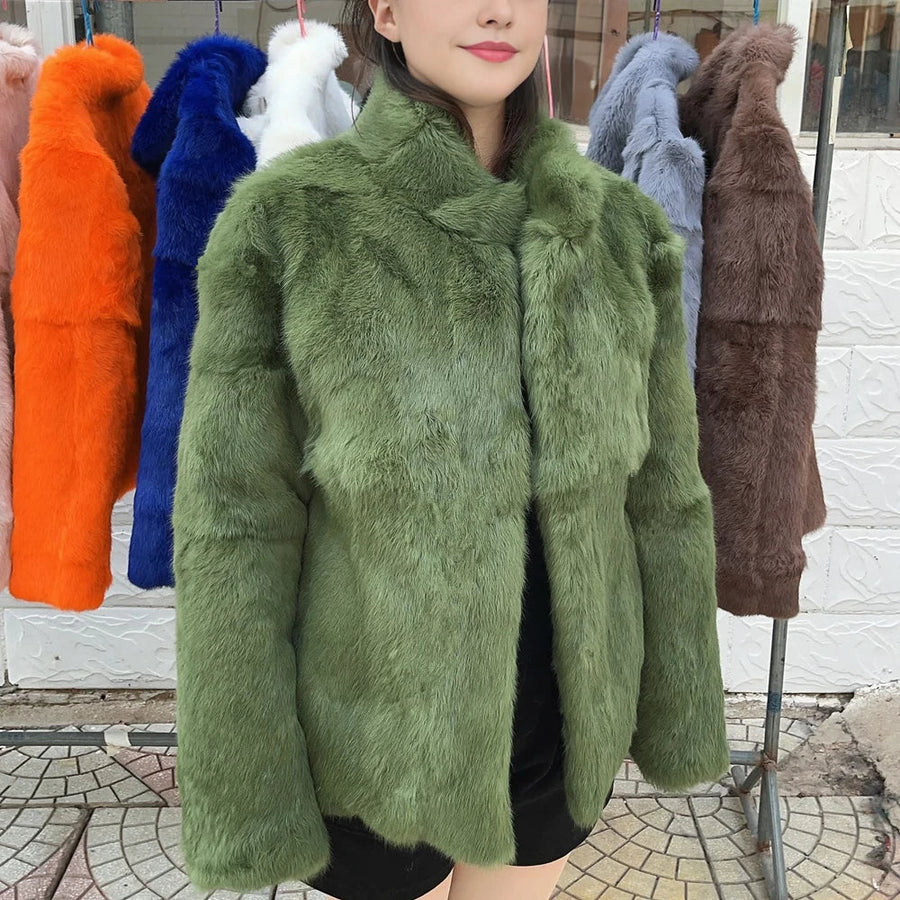 Damen Kurzmantel aus flauschigem Material mit Stehkragen