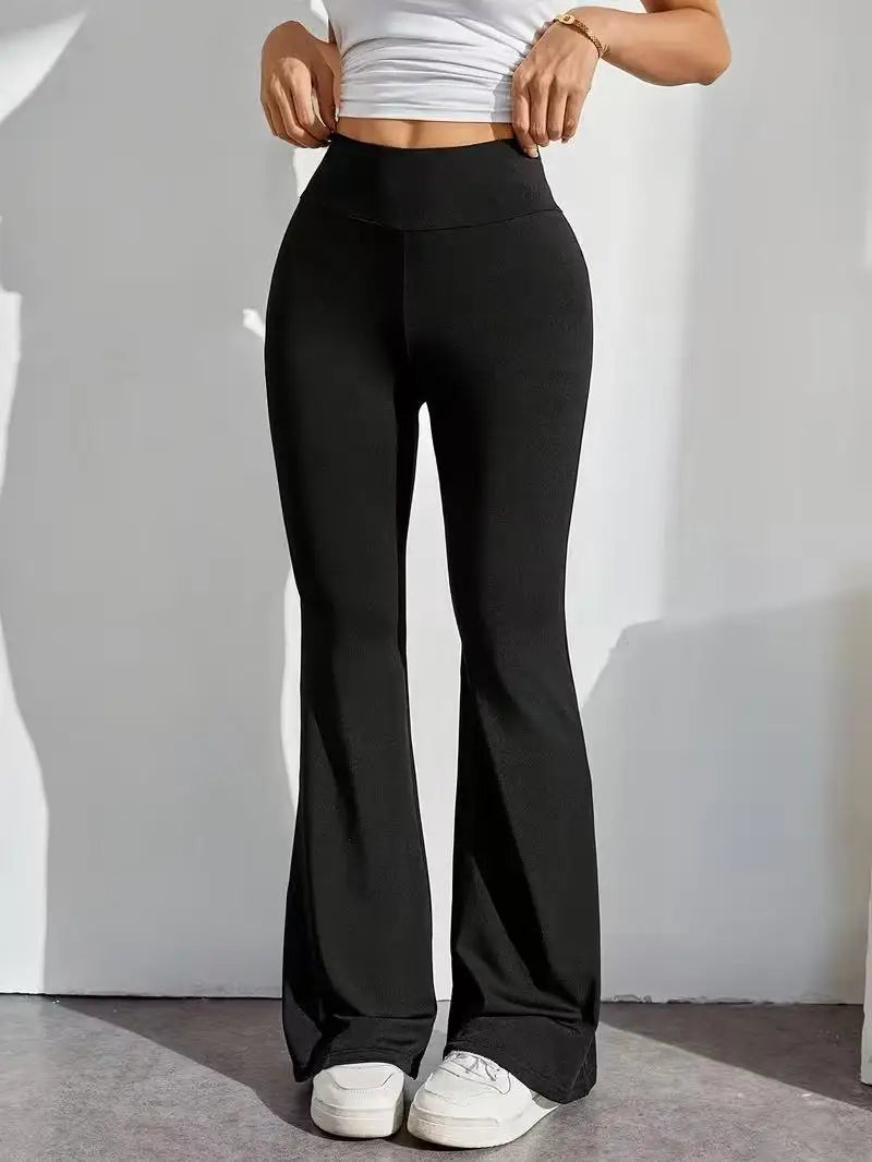 Zwarte dameslegging met uitlopende pijpen en hoge taille