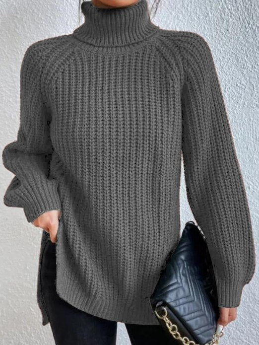 Gerippter Rollkragenpullover mit langen Ärmeln und Seitenschlitzen
