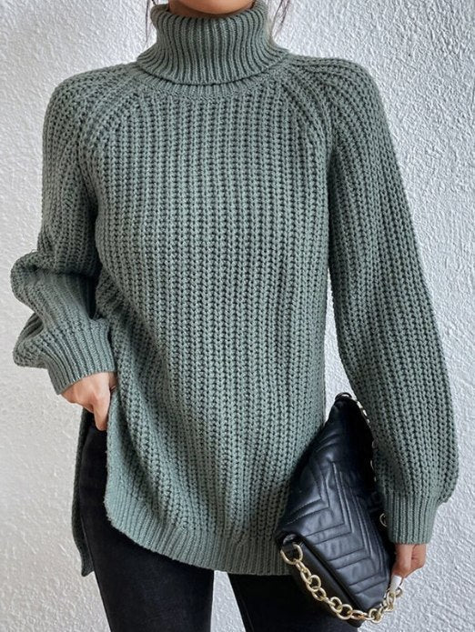 Gerippter Rollkragenpullover mit langen Ärmeln und Seitenschlitzen