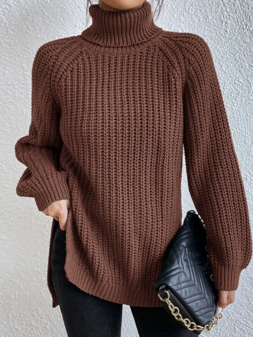 Gerippter Rollkragenpullover mit langen Ärmeln und Seitenschlitzen