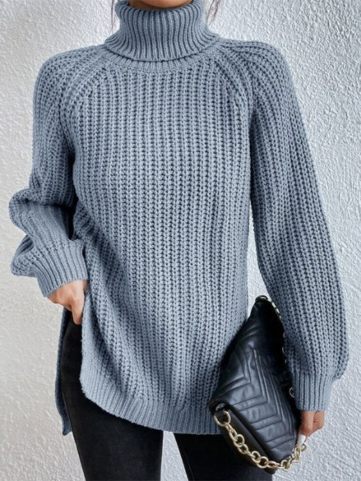Gerippter Rollkragenpullover mit langen Ärmeln und Seitenschlitzen