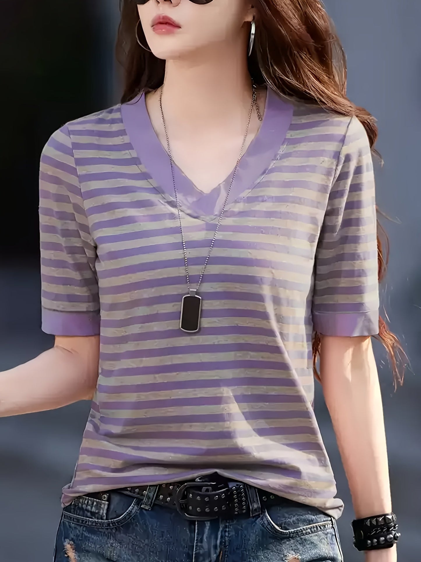 Damen Streifen T-Shirt mit V-Ausschnitt und Kurzarm – Casual Style für Alltag und Freizeit