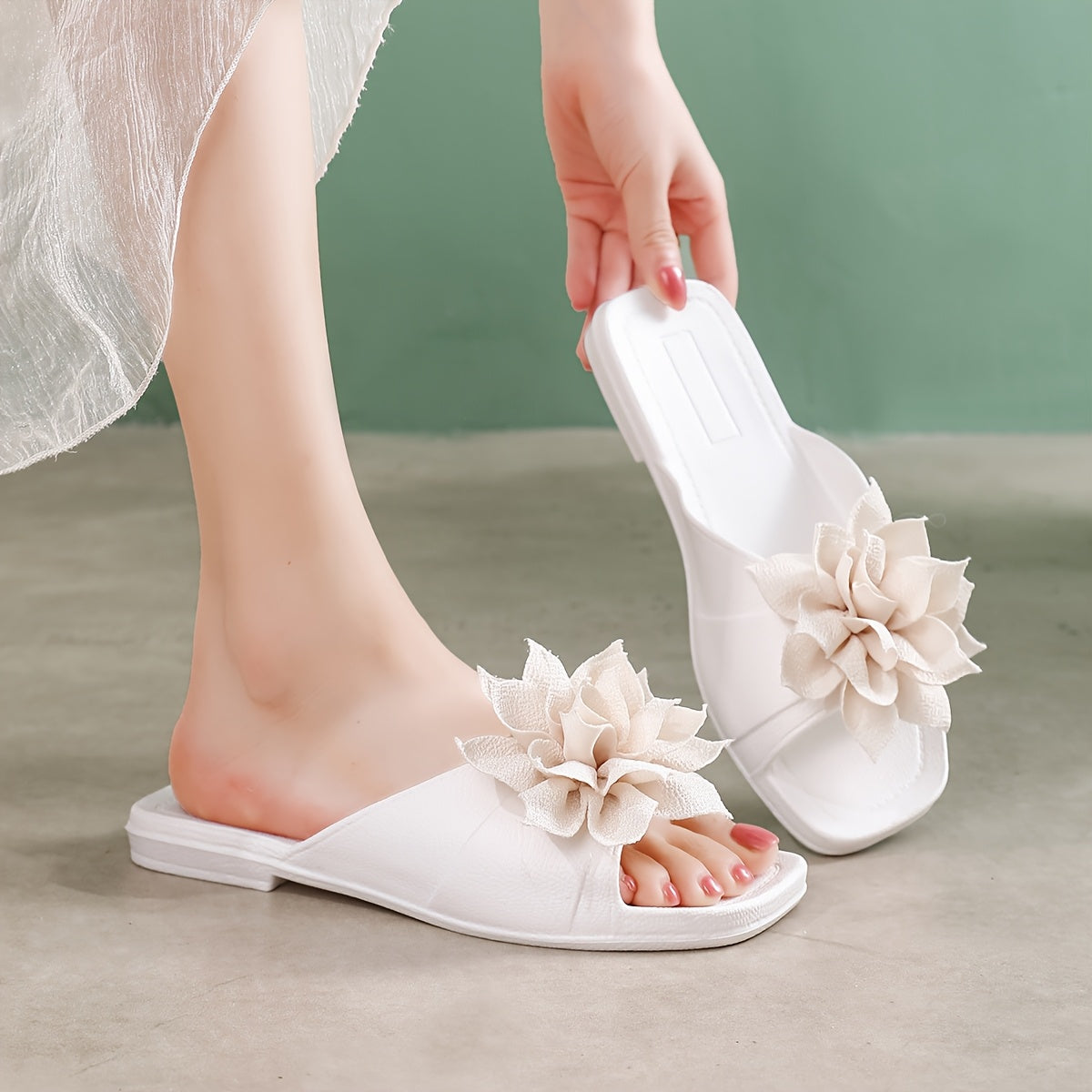 Damen Blumen-Slipper Sandalen – Verspielte Sommerschuhe mit Blütenapplikation