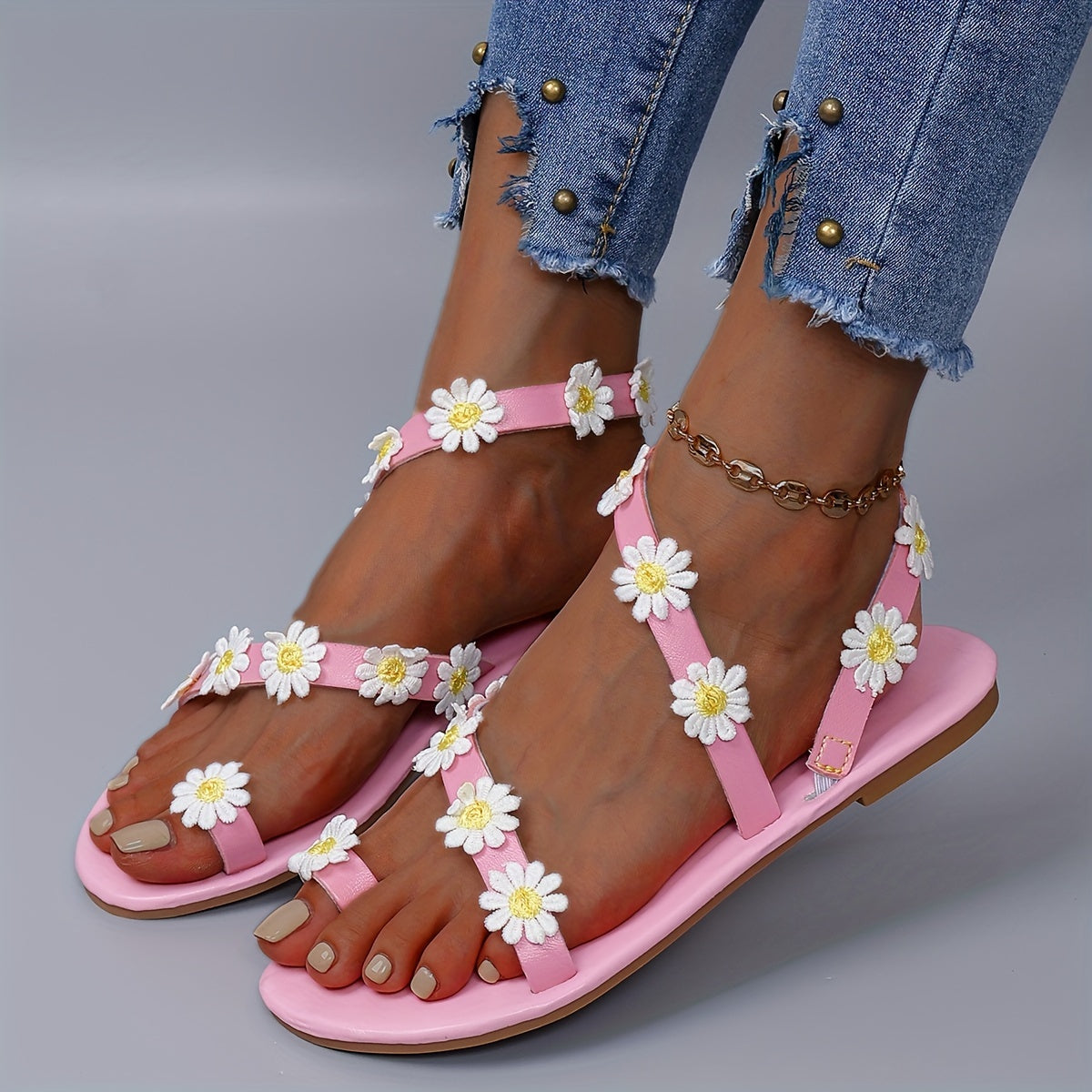 Damen Sandalen mit Blumenapplikation – Verspielte Zehentrenner für Freizeit und Sommer