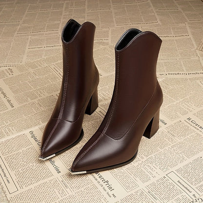 Damen Stiefelette Schwarz Spitz mit Metallspitze Blockabsatz